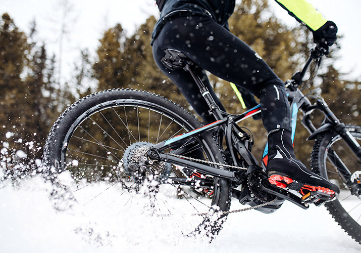 Ako si udržať chodidlá v teple a suchu počas zimnej jazdy?