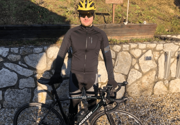 Neviete, čo si obliecť v tomto počasí? Adriánova recenzia vám pomôže