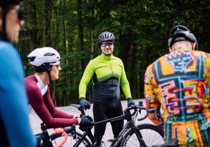 Prečo sa nebáť farieb? Poďme ich pustiť do cyklistického šatníka!