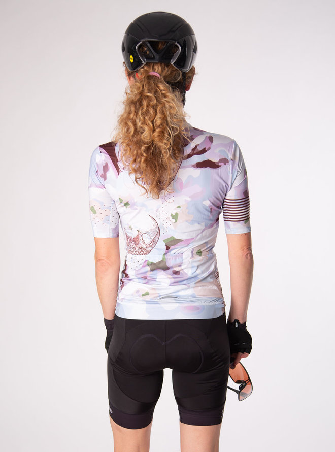 CONFIDENT ELITE LADY